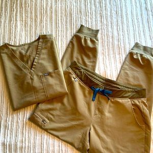 Large/XL set Figs in Sandstone Tan Khaki